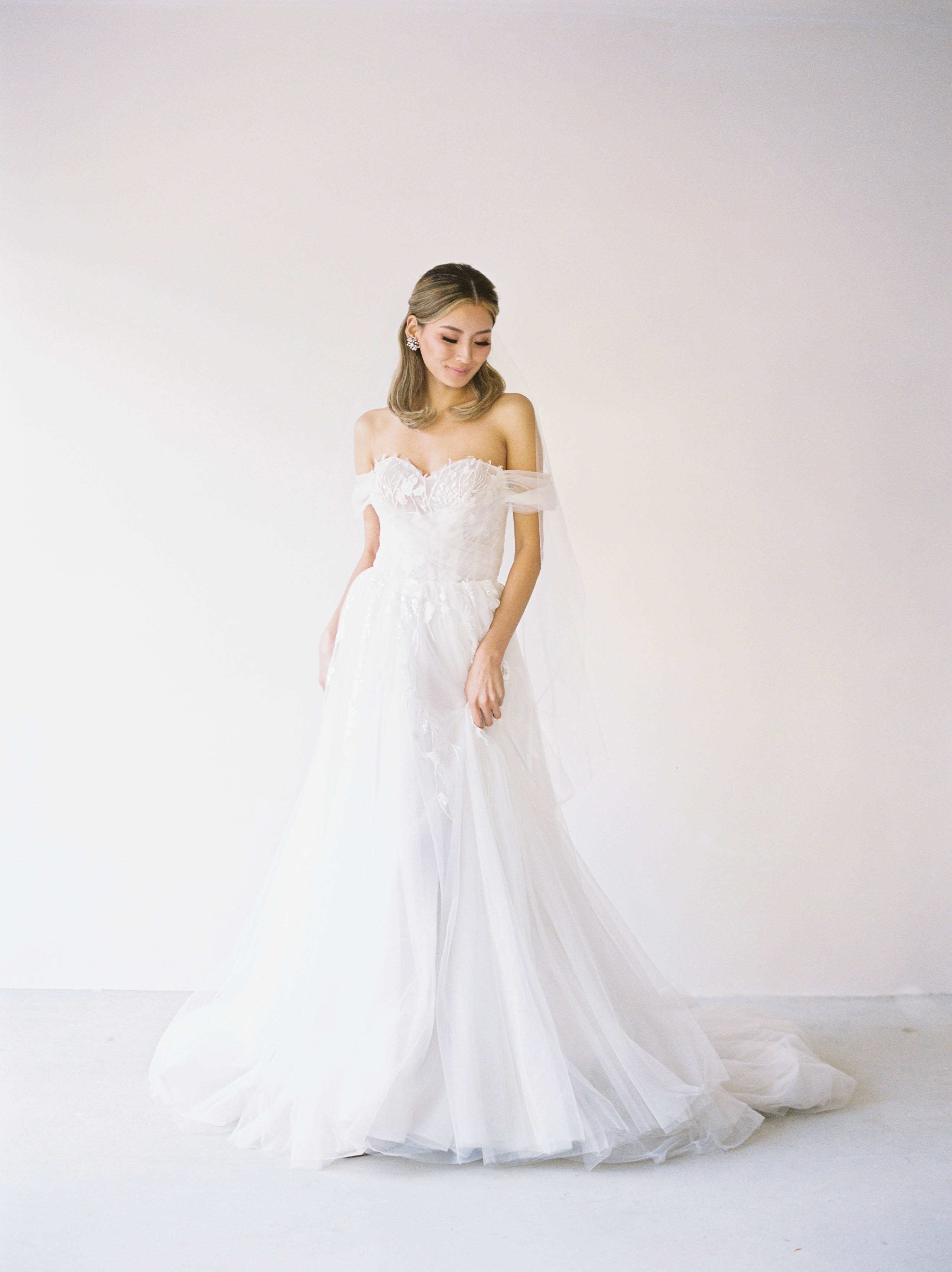 ASDWA Breathable Thin Type Lace Corset Strapless Wedding Dress